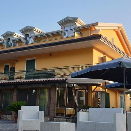 B&B Oliveto กาแซร์ตา ภายนอก รูปภาพ