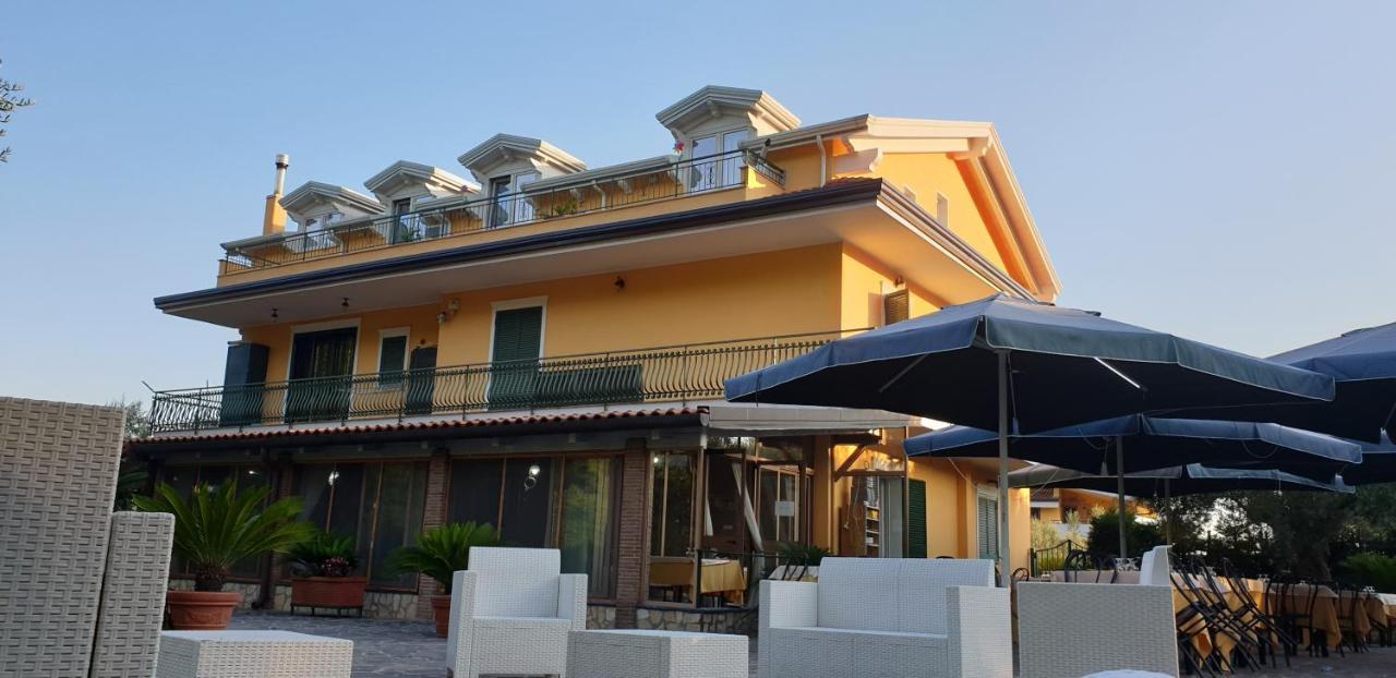 B&B Oliveto กาแซร์ตา ภายนอก รูปภาพ