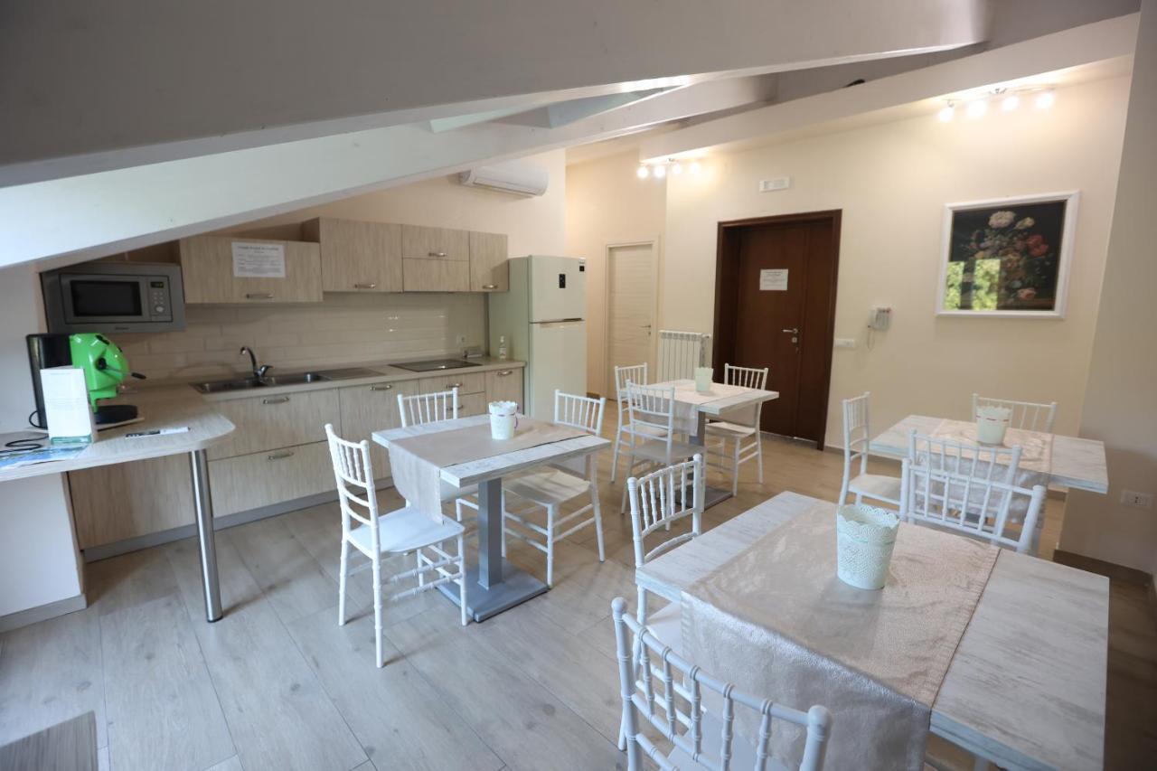 B&B Oliveto กาแซร์ตา ภายนอก รูปภาพ