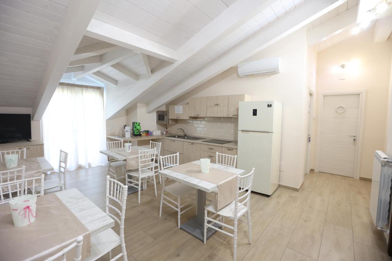 B&B Oliveto กาแซร์ตา ภายนอก รูปภาพ