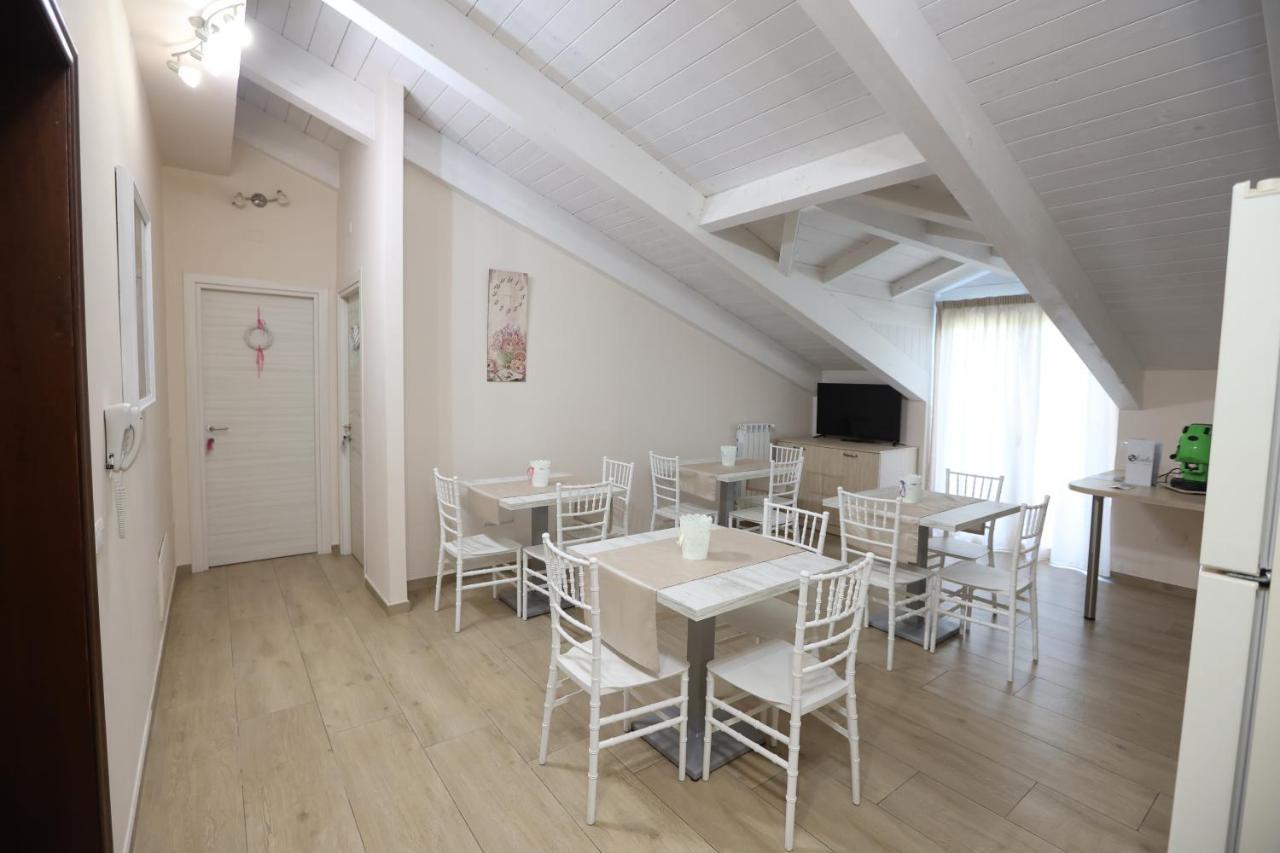 B&B Oliveto กาแซร์ตา ภายนอก รูปภาพ