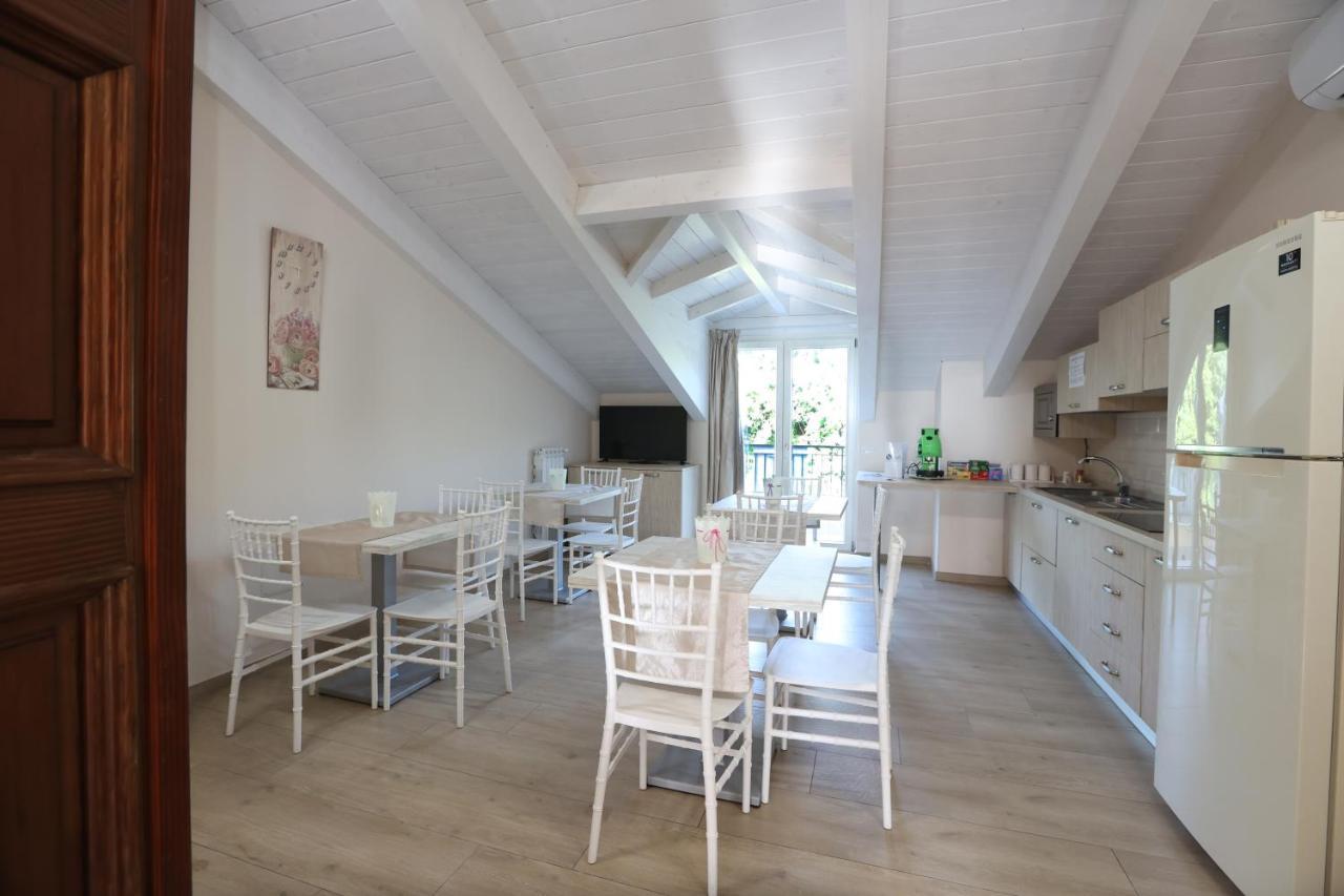 B&B Oliveto กาแซร์ตา ภายนอก รูปภาพ