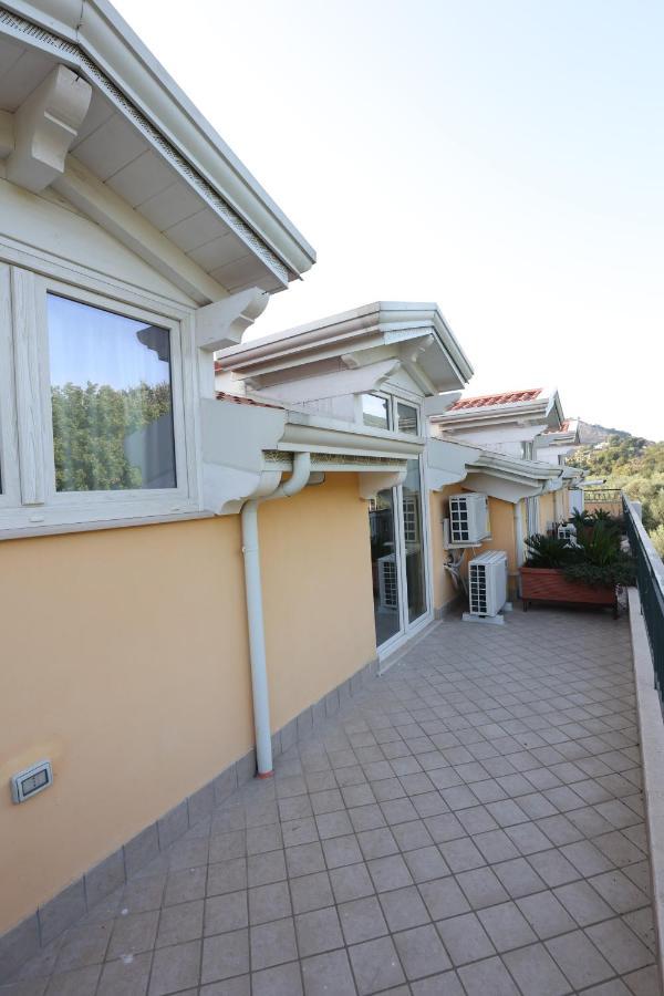 B&B Oliveto กาแซร์ตา ภายนอก รูปภาพ